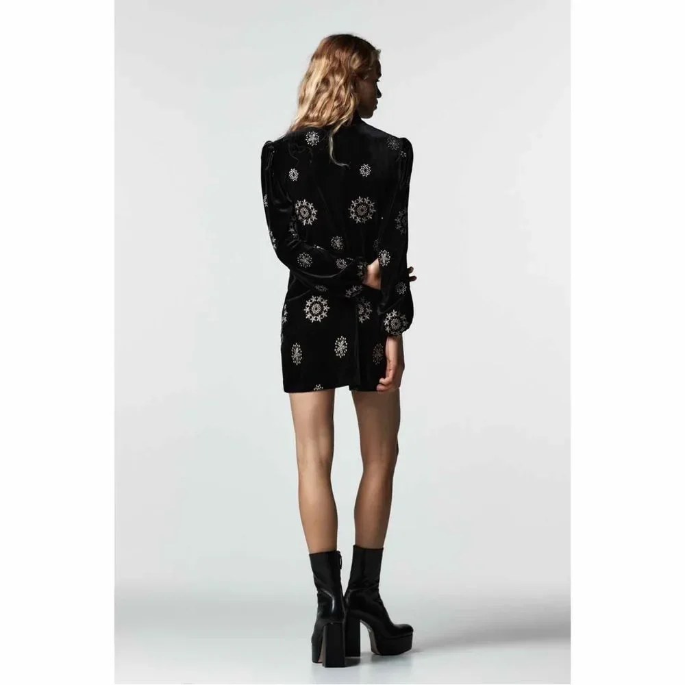 ZARA EMBROIDERED VELVET DRESS
BLACK - REF. 2731/339 - Picture 2 of 8